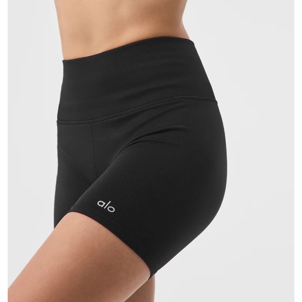 Alo Yoga 5" Seamless Ribbed Favorite Short